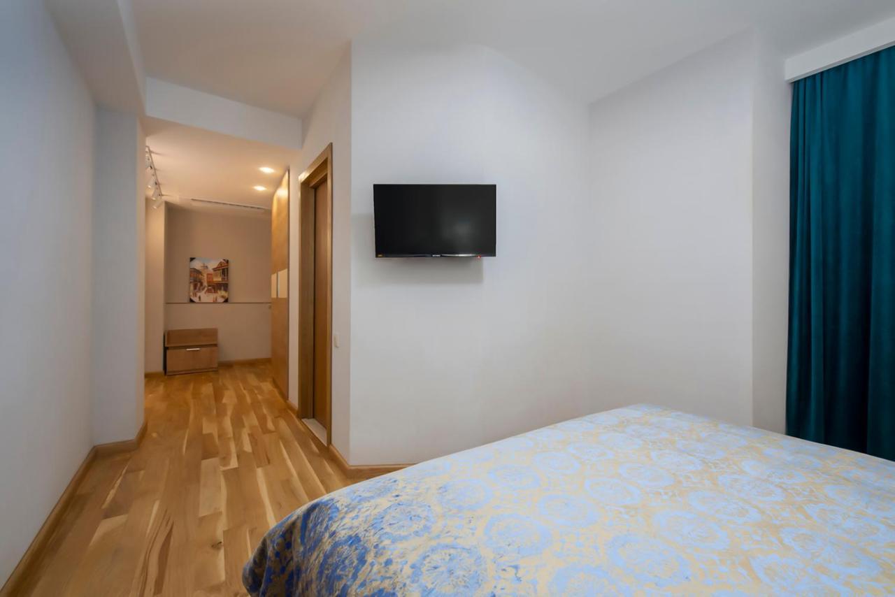 Hotel Solo Тбилиси Экстерьер фото
