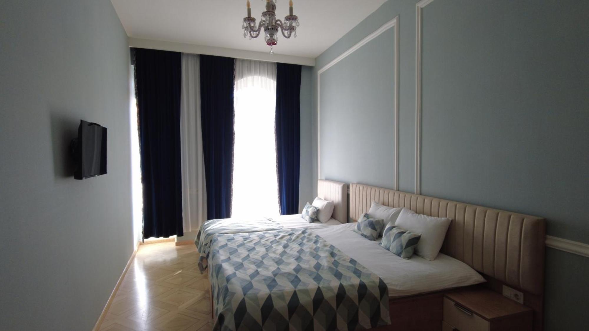 Hotel Solo Тбилиси Экстерьер фото